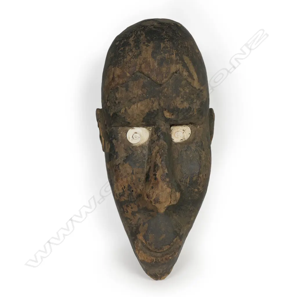 Vanuatu guardian figure head with shell inset eyes, Image 1++